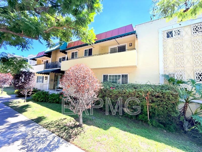 West Hollywood House: 8130 Norton Ave.