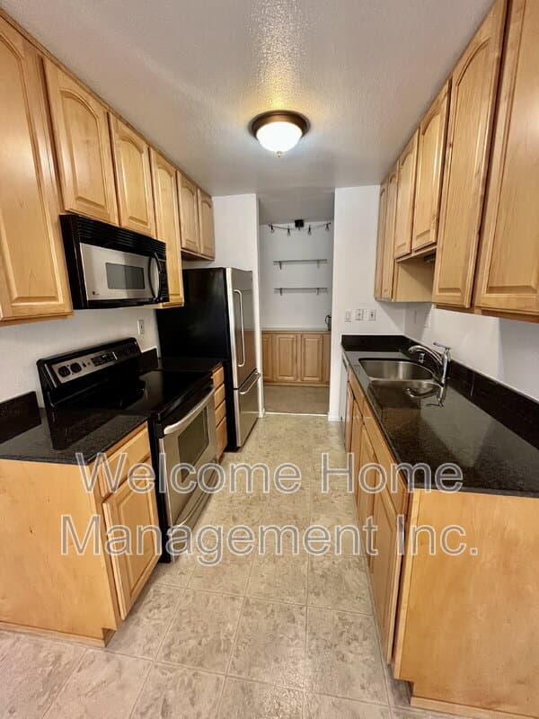 Walnut Creek House: 1240 Walker Ave