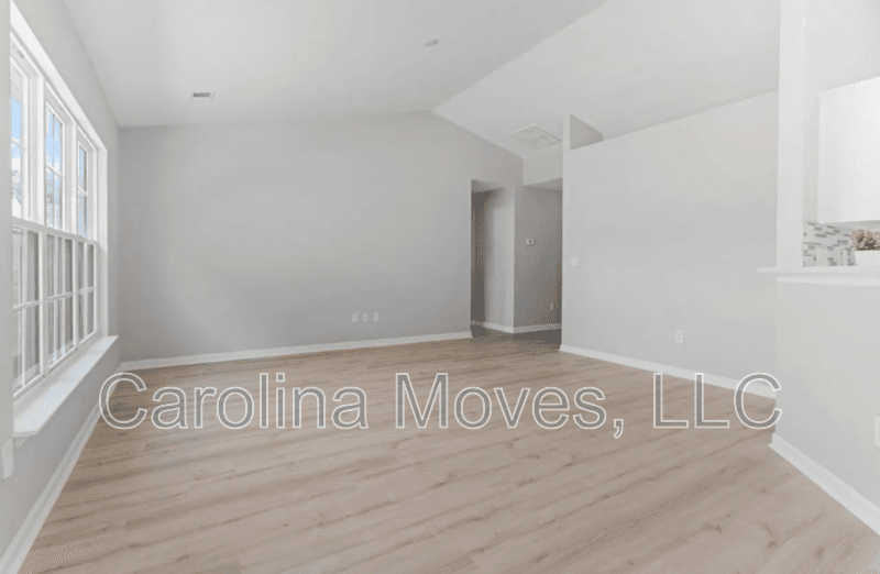 Greenville House: 104 Becket Court