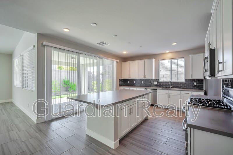 Henderson House: 759 Lighthall Ct