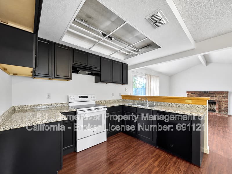 Sacramento House: 4250 Red Deer Way