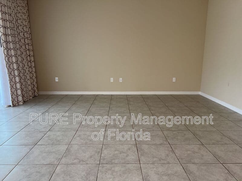 Ocala House: 10376 SW 99th Street