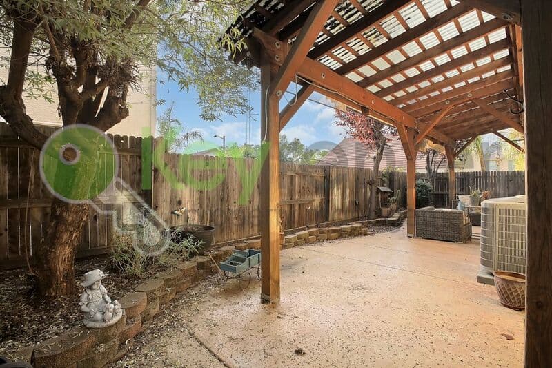 Roseville House: 1233 Manza Circle