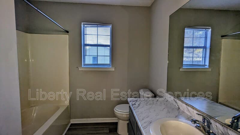 Hinesville House: 122 Crosby Dr