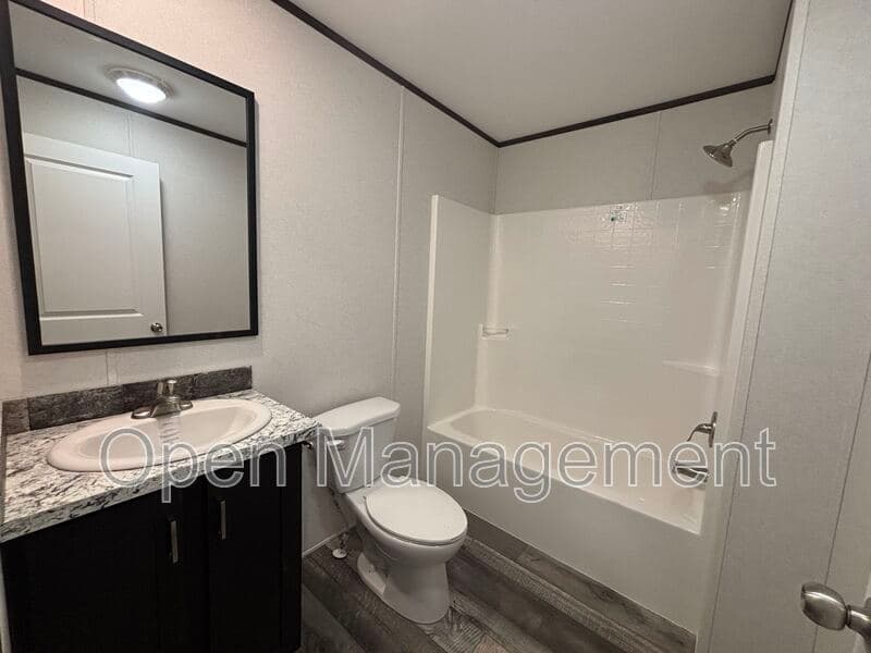 Bismarck House: 725 S 12th St