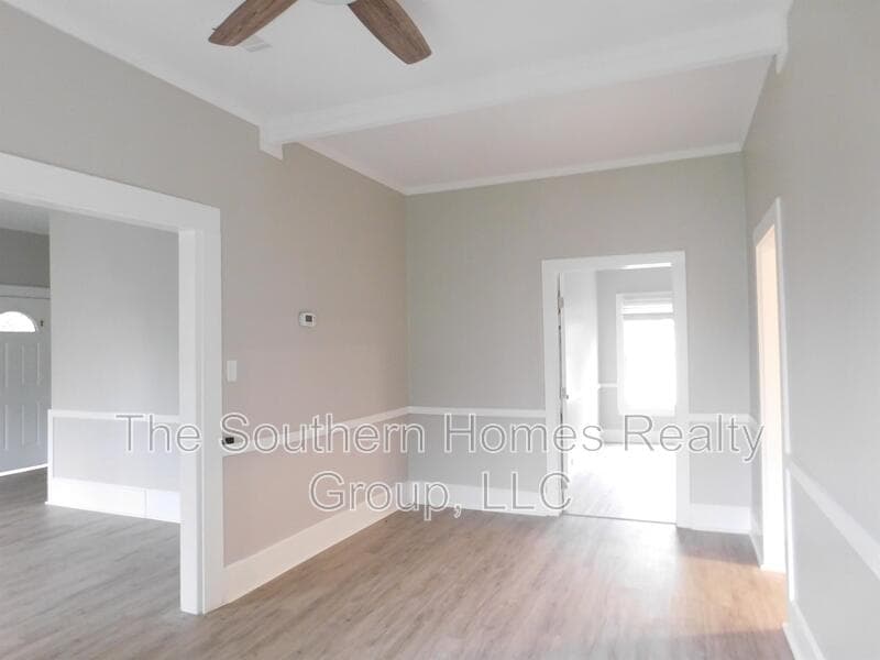Athens House: 309 Glendale Avenue