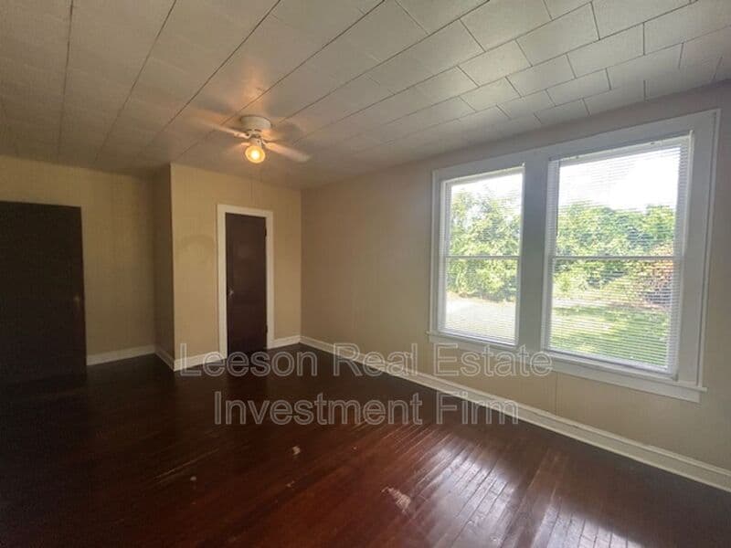Shreveport House: 3349 Alexander Ave