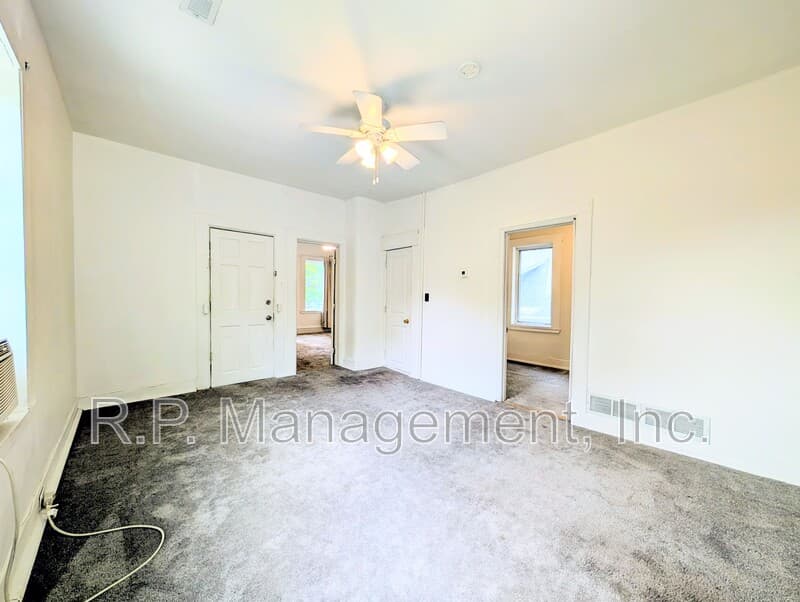 Saint Paul Condo: 421 Banfil St