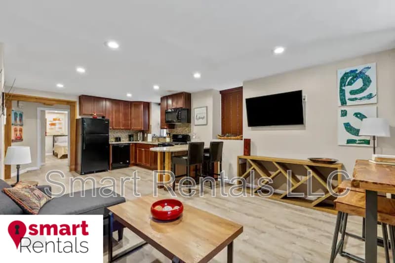 St. Louis Condo: 3640 Shaw Blvd - BW