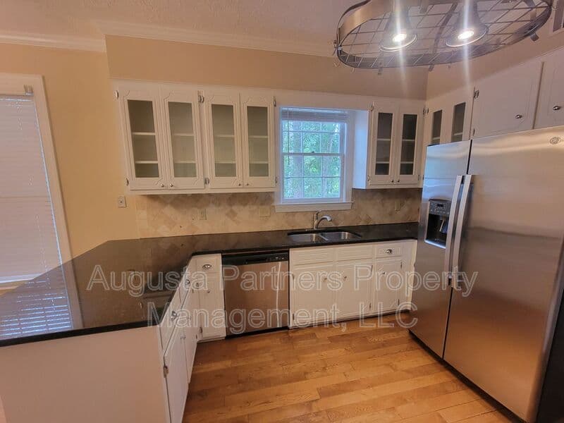 Martinez House: 288 Wakefield Ln S
