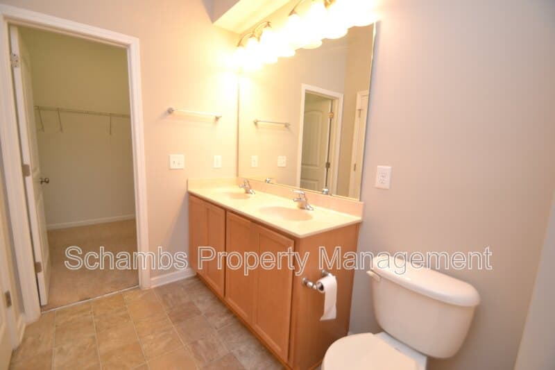 Durham House: 208 Irving Way