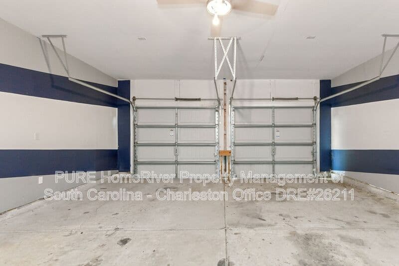 Summerville House: 207 Summer View Rd