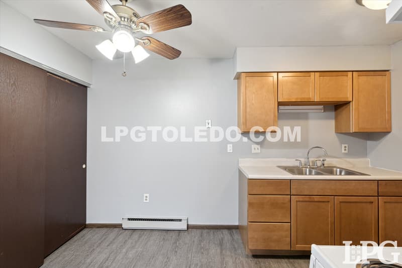 Toledo Apartment: 6016 Secor Rd