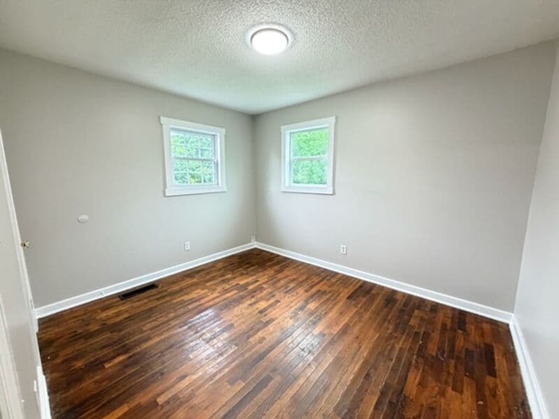 Birmingham House: 3373 33rd Pl N