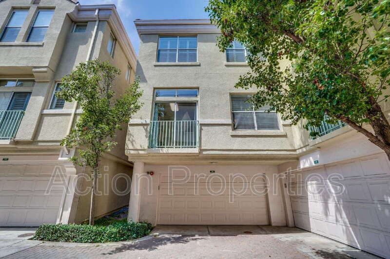 Mountain View Townhome: 146 Holly Court