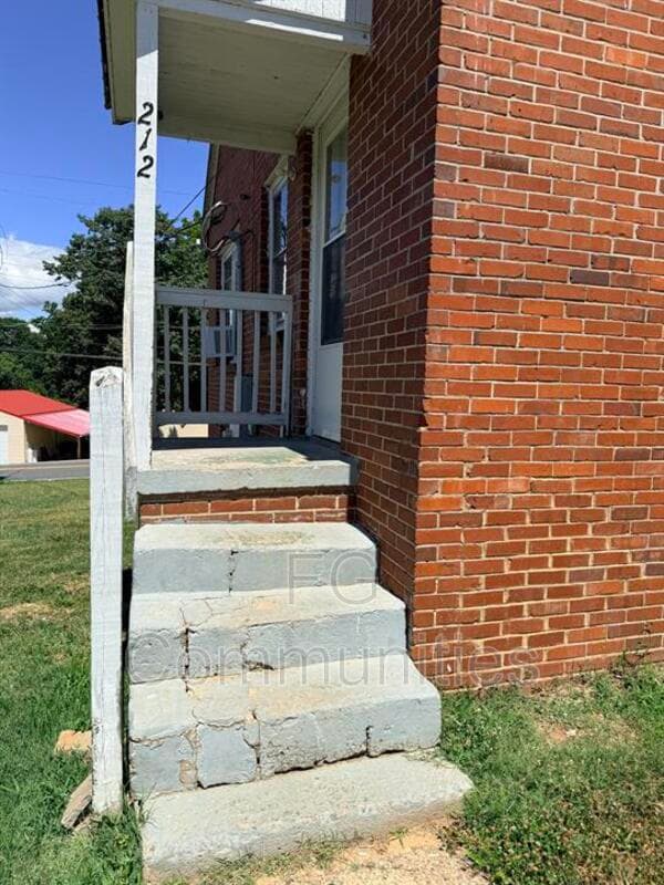 Hildebran House: 212 Main Ave E