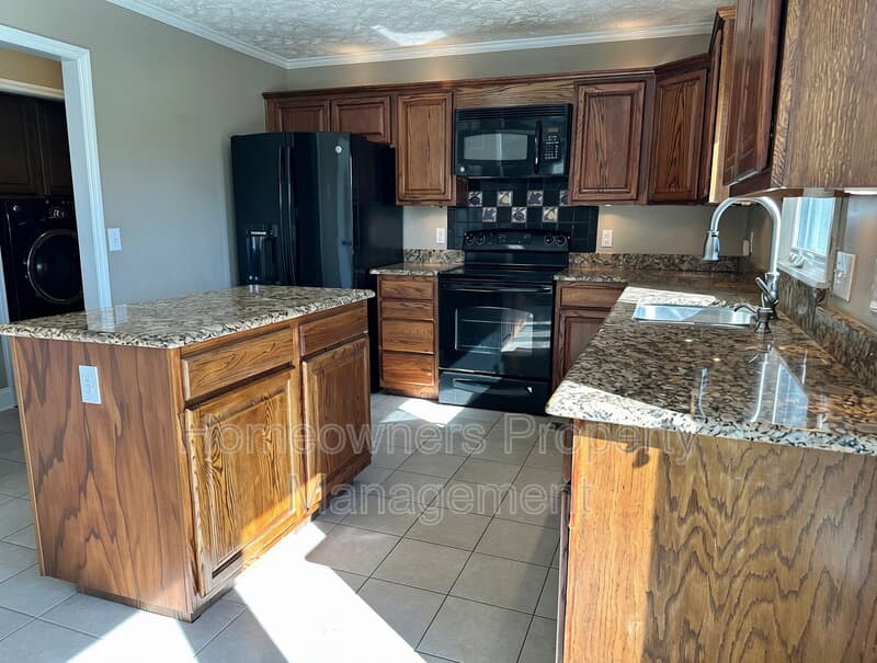 Fayetteville House: 6521 Ryefield Dr