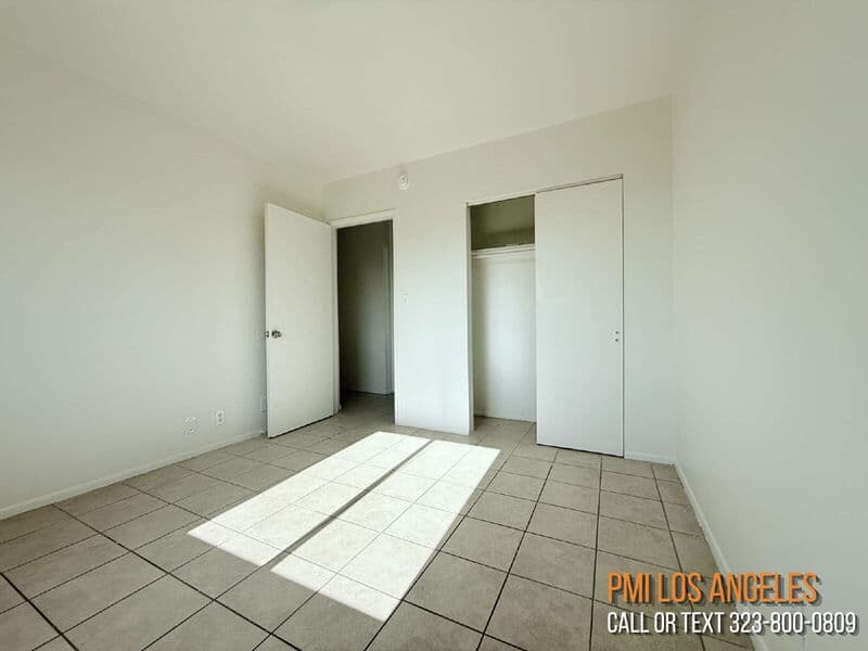 Los Angeles Condo: 943 West 68th Street