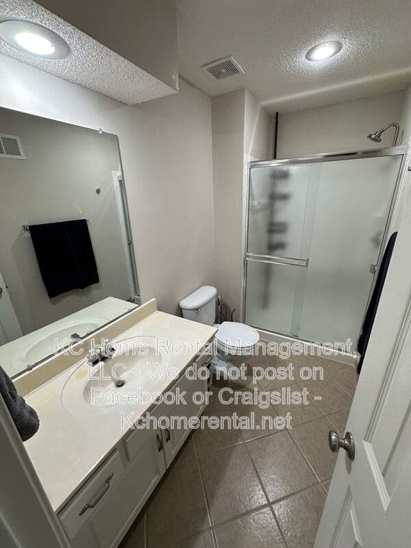 Overland Park House: 11429 W 142nd Ter
