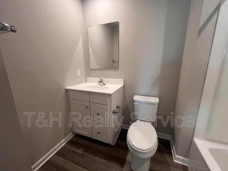 Ulen House: 854 McArthur Drive