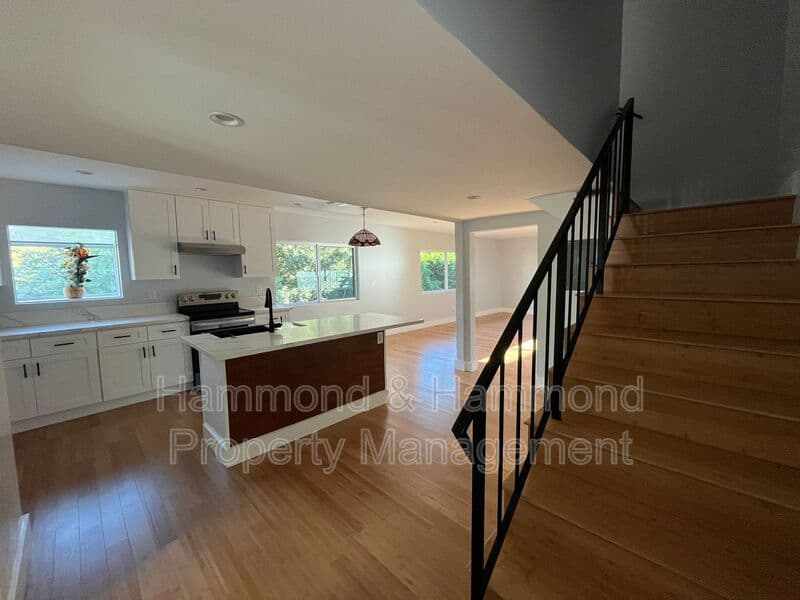 Van Nuys Condo: 5722 Woodman Ave.