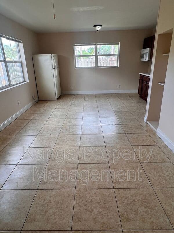 Lake Worth Condo: 4821 Vermont Ave