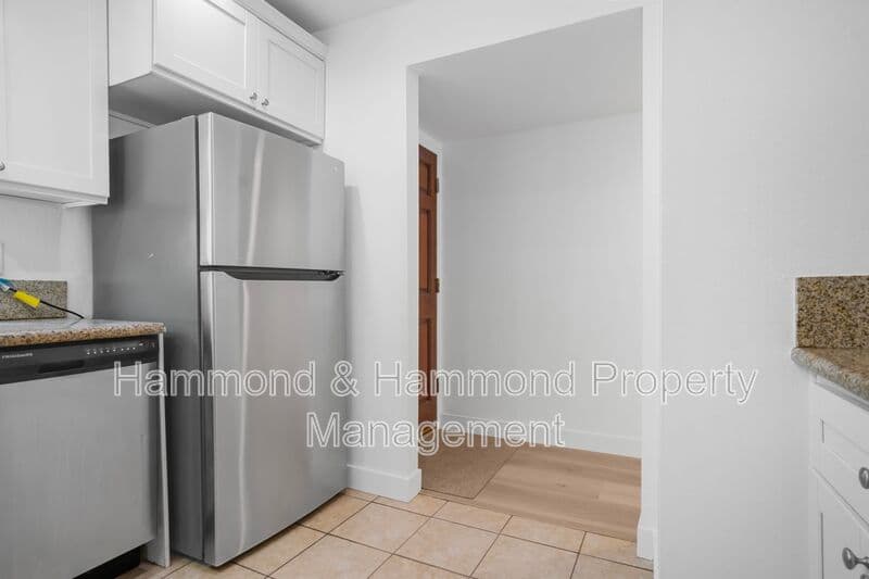 Tarzana Condo: 5700 Etiwanda Ave.