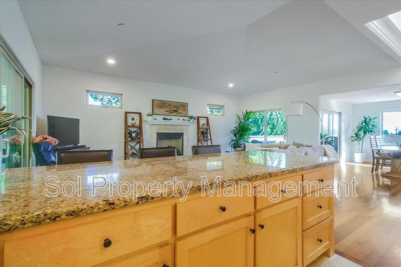 Santa Cruz House: 3370 Houts Drive