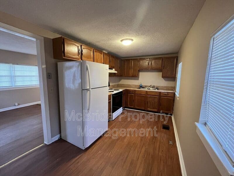 Aiken House: 1077 Williston Road