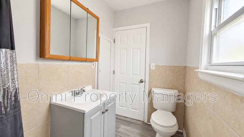 warren House: 8030 Chalmers Ave