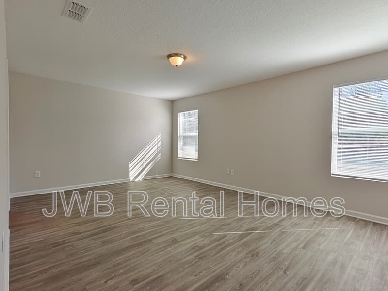Jacksonville House: 14067 Hollings St