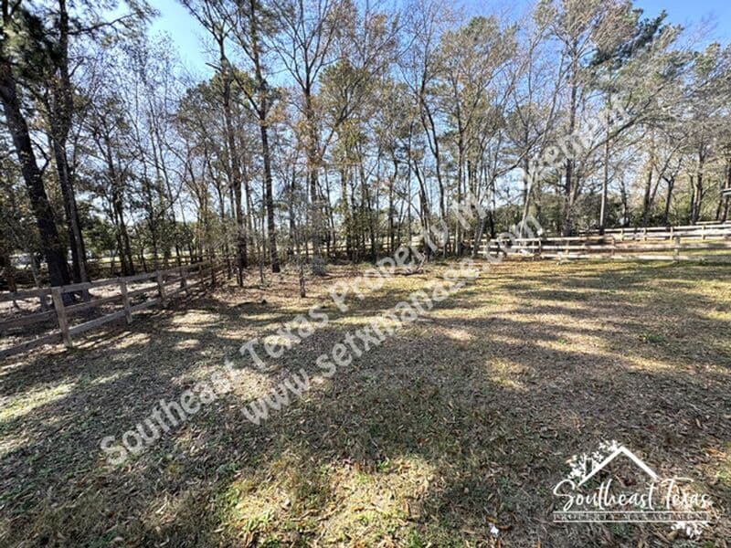 Anahuac House: 111 Lakeway Circle