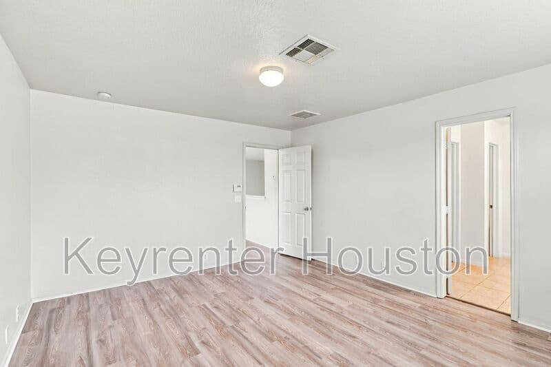 Fresno House: 3310 Jib Ct