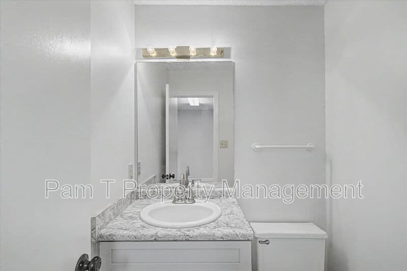 Savannah Townhome: 128 Fox Chase Road