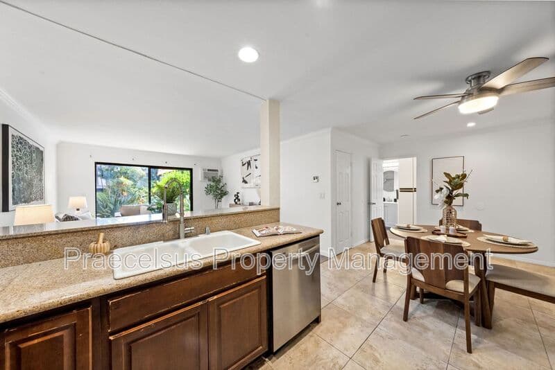 San Diego House: 6780 Friars Rd