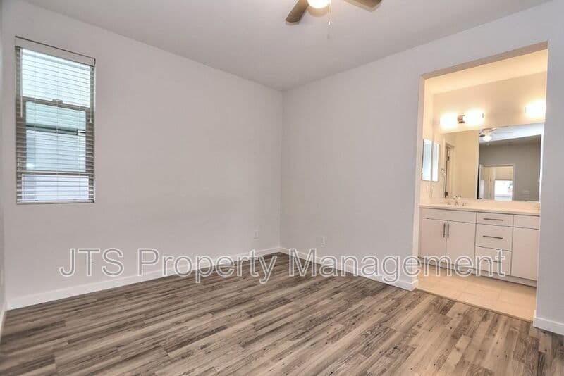 Sacramento House: 340 1st Avenue