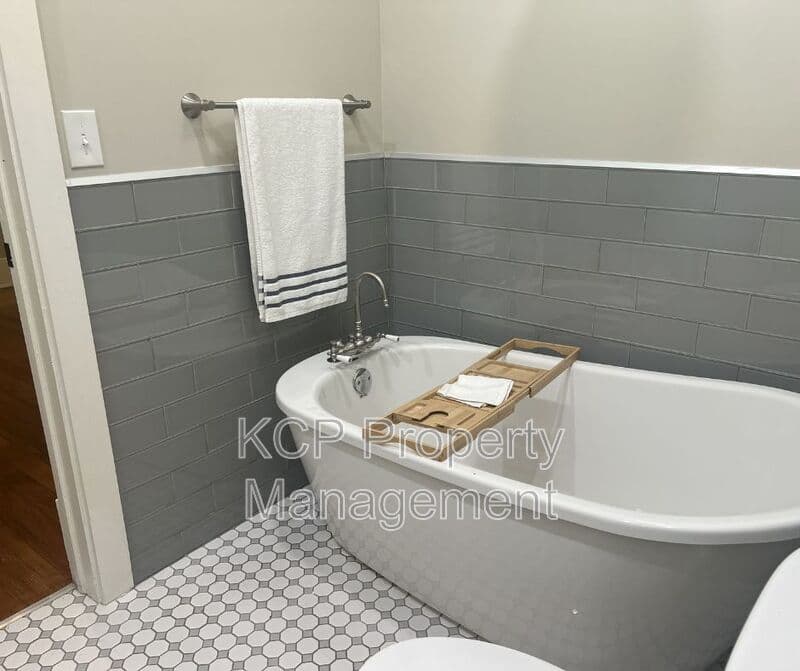 Fort Smith House: 3101 Park Avenue