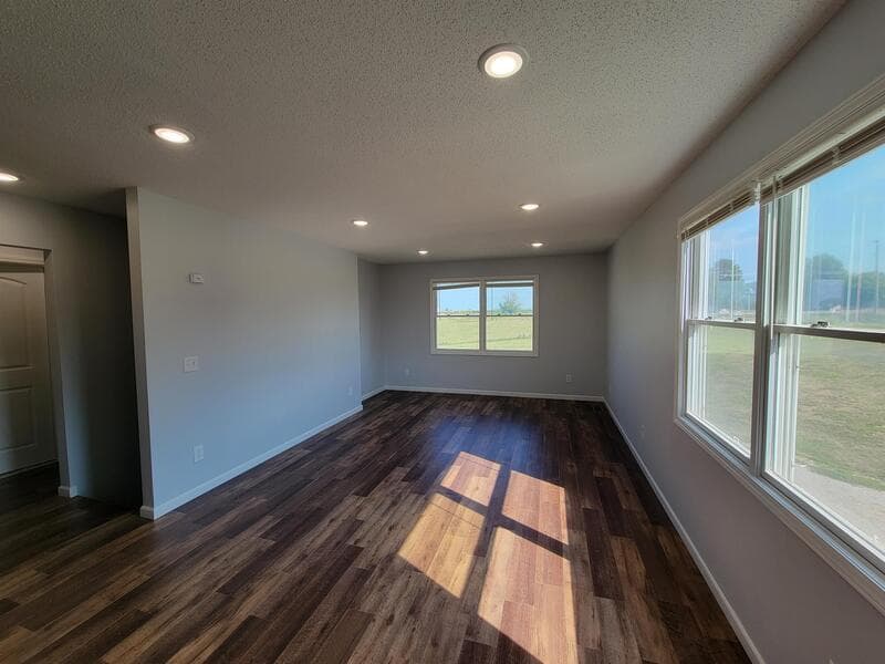 Pella Condo: 2256 Fairfax Dr