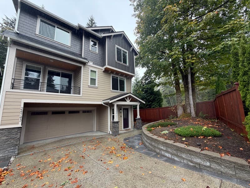 Sammamish House: 24743 Se 17th Pl