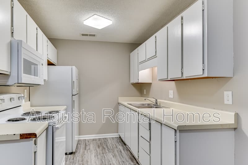 Augusta Condo: 940 Stevens Creek Road 403