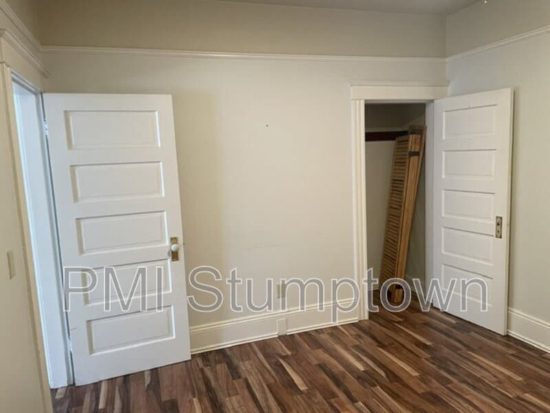Oregon City House: 601 South McLoughlin Boulevard