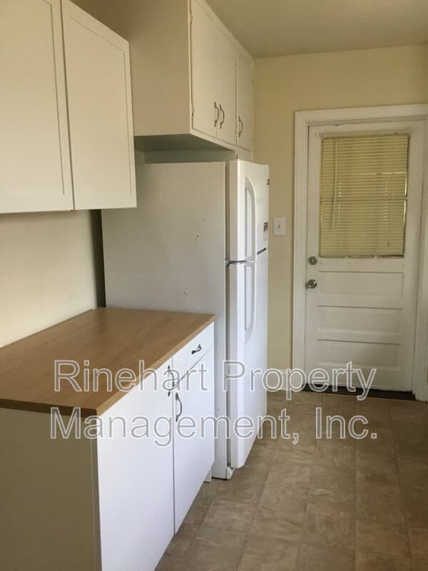 Rock Hill House: 1035 Candlewood Lane
