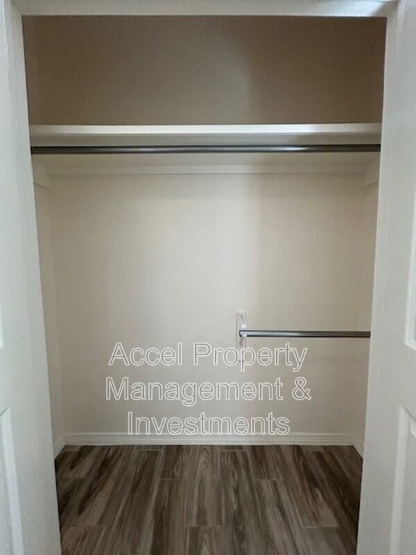 Alton Condo: 1012 W La Pointe
