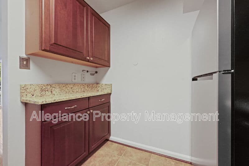Woodbridge House: 13621 Garfield Place