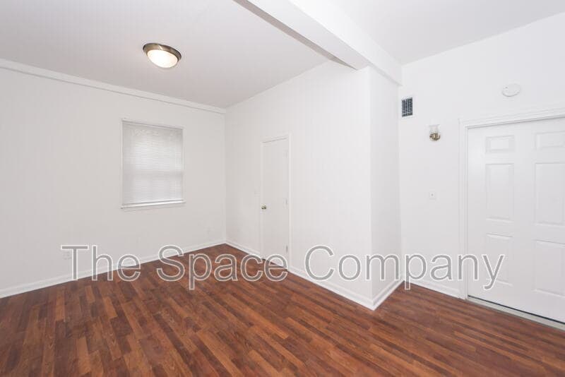 CHARLESTON Townhome: 215 FISHBURNE STREET