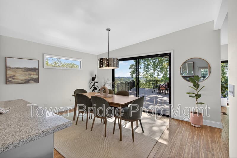 Fair Oaks House: 3937 Orangewood Dr