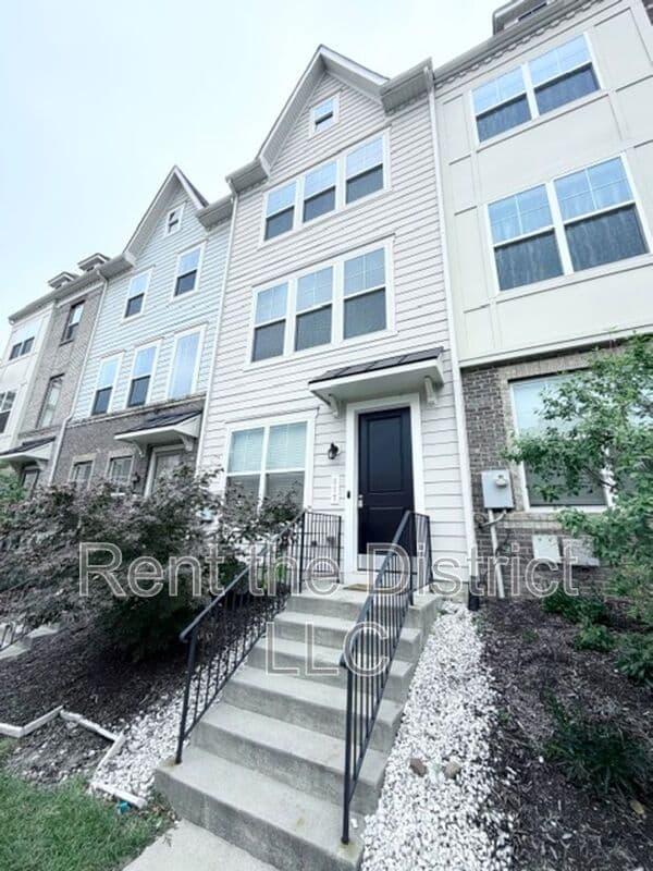 Washington Townhome: 677 Anacostia Avenue NE