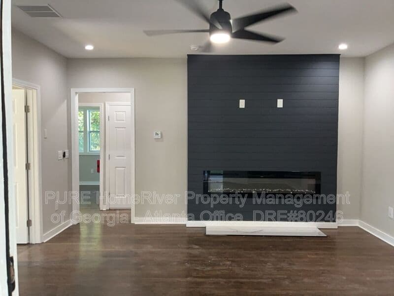 East Pt House: 2172 Ben Hill Rd