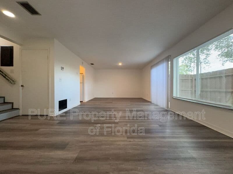 Ocala House: 627 NE 28th Avenue