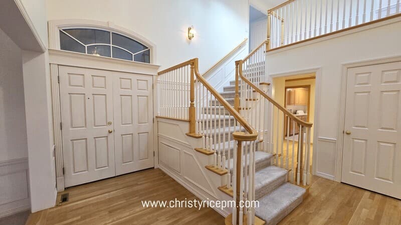 Redmond House: 16323 NE 50th Way